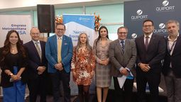 Gardenia Segovia, gerente subrogante de la Empresa de Servicios Aeroportuarios; Enrique Yturriaga, embajador de España en Ecuador; Mateo Estrella, ministro de Turismo; Fernanda Racines, alcaldesa de Quito subrogante; Patricia Chiriboga, subsecretaria del Ministerio de Transporte; Ramón Miró, director general de Quiport; Juan Pablo Franco, director general de Aviación Civil; y Alberto Cladera, country manager en Ecuador de Air Europa. 