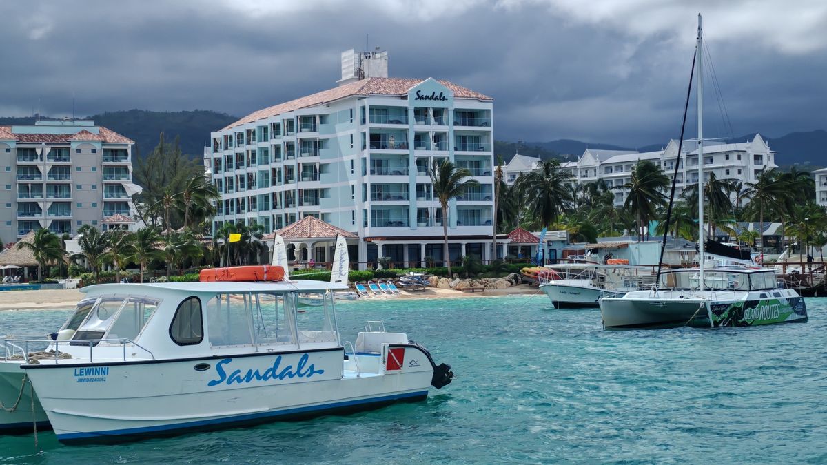 Sandals reactiva el turismo en Jamaica con la reapertura de sus hoteles más emblemáticos en el destino.