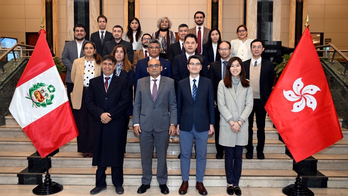 Perú y Hong Kong acuerdan mejorar la conectividad aérea para impulsar el turismo y el comercio.