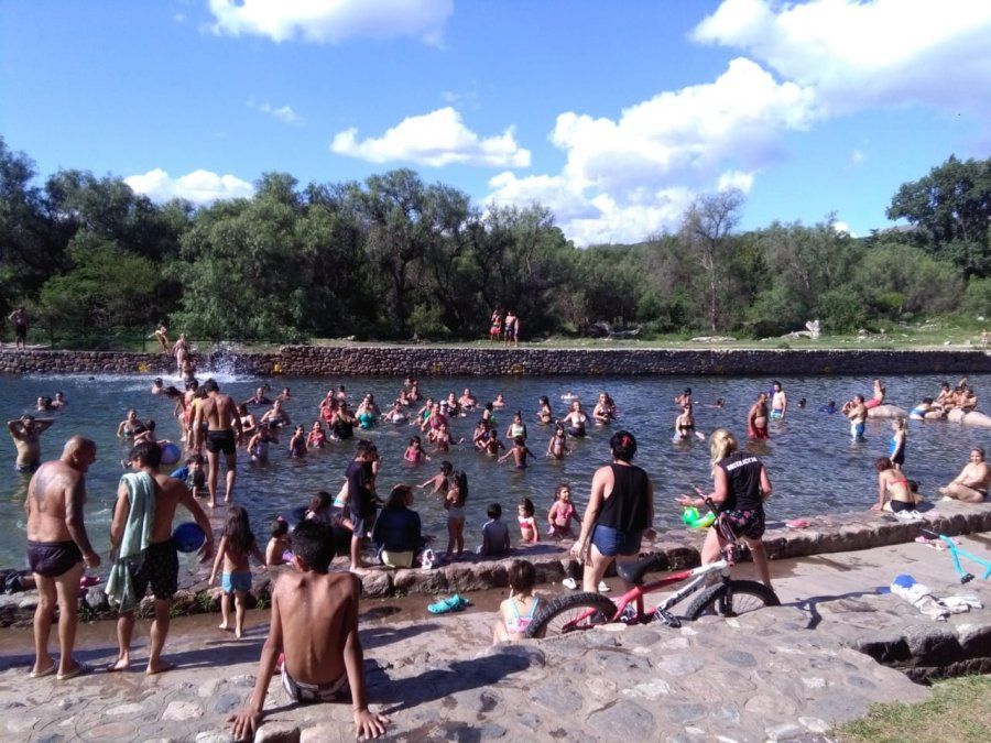La ciudad de Capilla del Monte está a 100 km. de Córdoba y cuenta con divertidos balnearios para visitar. La ciudad de Capilla del Monte está a 100 km. de Córdoba y cuenta con divertidos balnearios para visitar.
