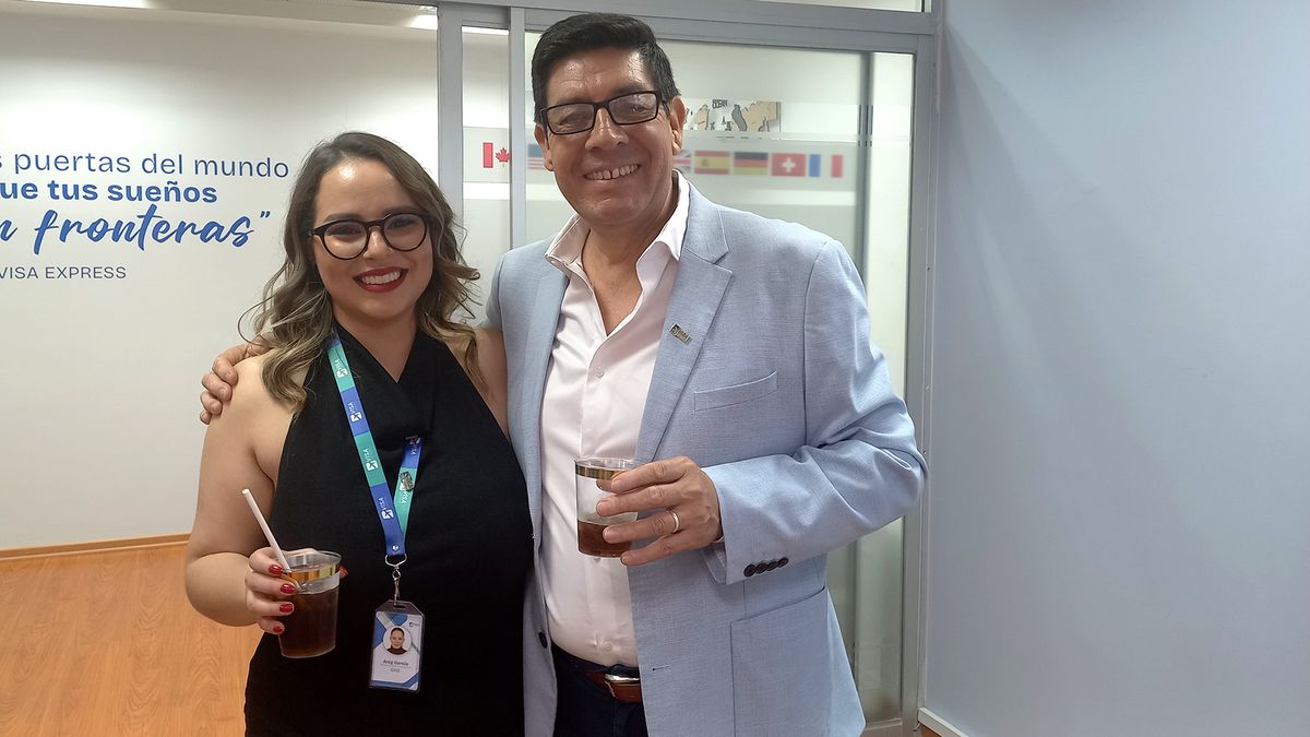 Annie García, gerente de Visa Express, y José Luis Egas, director. 