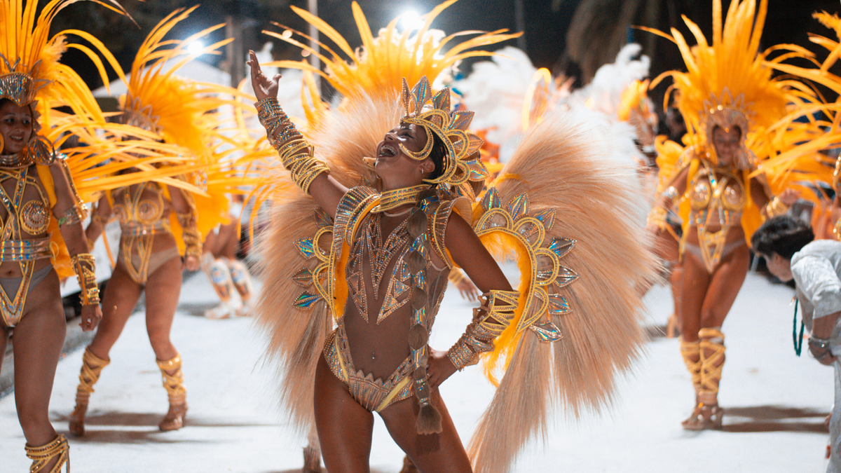 Presentamos 3 pueblos de Buenos Aires con festejos imperdibles por Carnaval para hacer escapadas en el fin de semana.