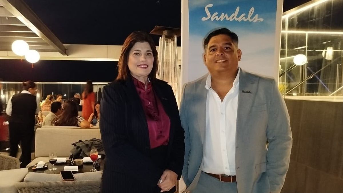 Arlenes García, directora de Ventas y Marketing para Latinoamérica de Sandals & Beaches Resorts; Giancarlos Cuadros Alvarez, Business Development Manager para Sandals & Beaches Resorts en Perú.&nbsp;