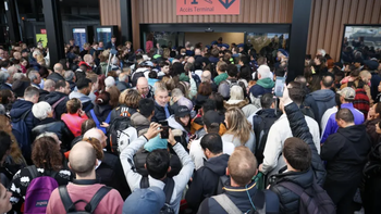 Colas en el aeropuerto de Bruselas (en Belgica) por la huelga general.