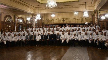 Ahrcc homenajeó a 100 referentes de la pastelería argentina en la Confitería del Molino.&nbsp;