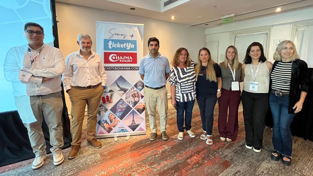 El equipo de TicketYa y Chasma Tours en ECTU.