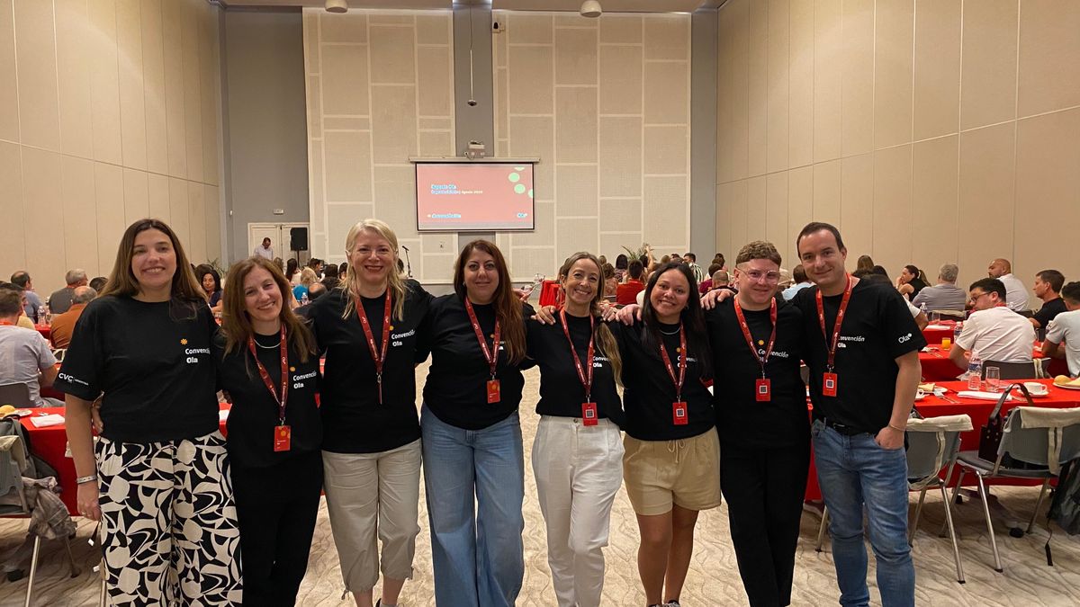 Parte del equipo de Ola que dio inicio a las actividades el primer día de convención en Cuba.