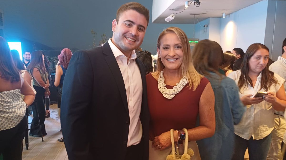 Juan Antonio Troncoso, gerente de ventas de Tempo Reps, junto a Sonia Triana, directora de CIC Travel Chile.