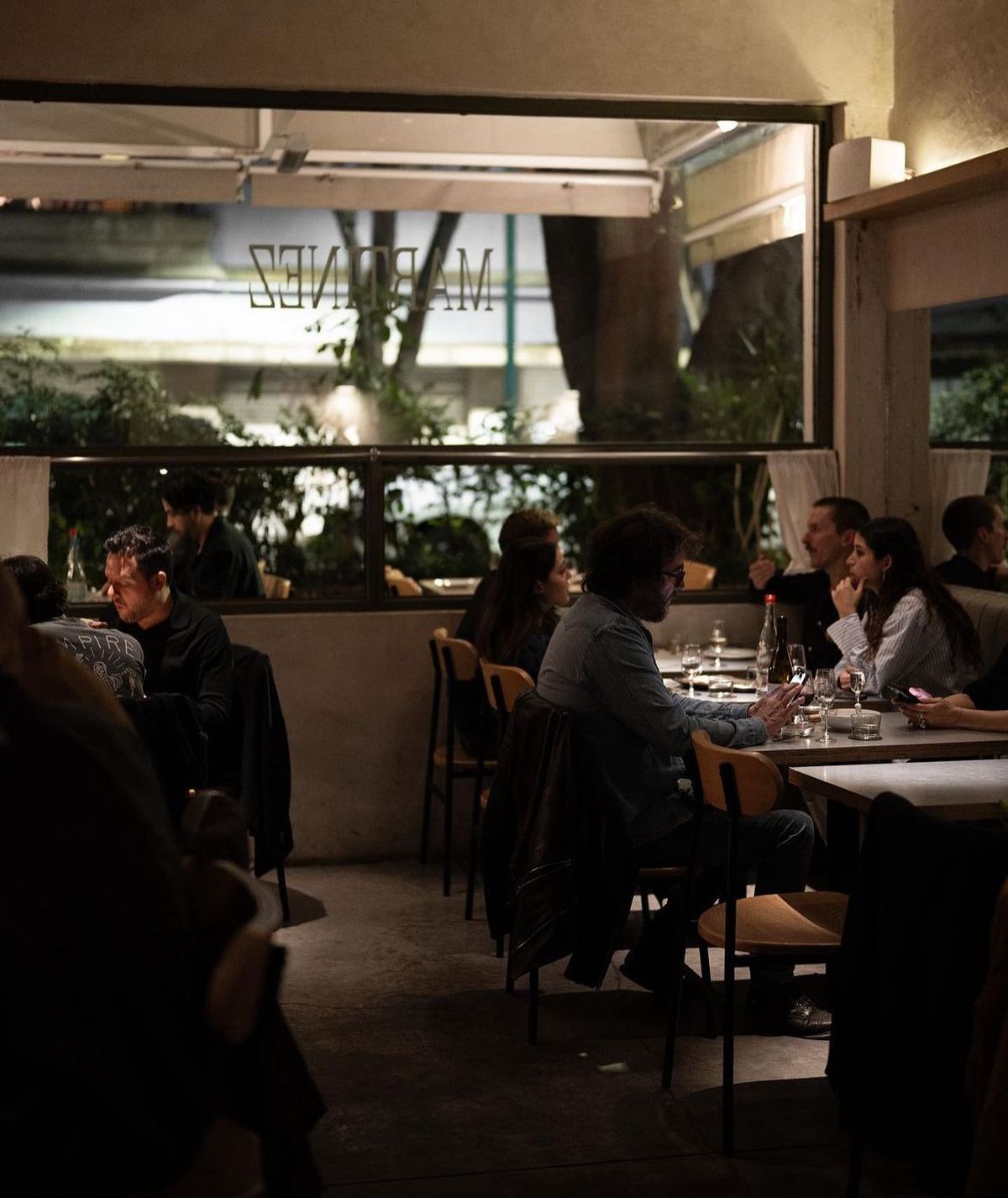 Martínez no solo deleita tu paladar sino también tus ojos La combinación de colores cálidos y presentaciones crea una experiencia increíble.