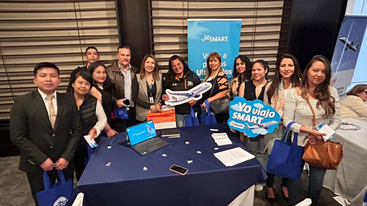 Maxitravel y los expositores entregaron premios a los asistentes, durante la Caravana Workshop 2026, en Quito. 