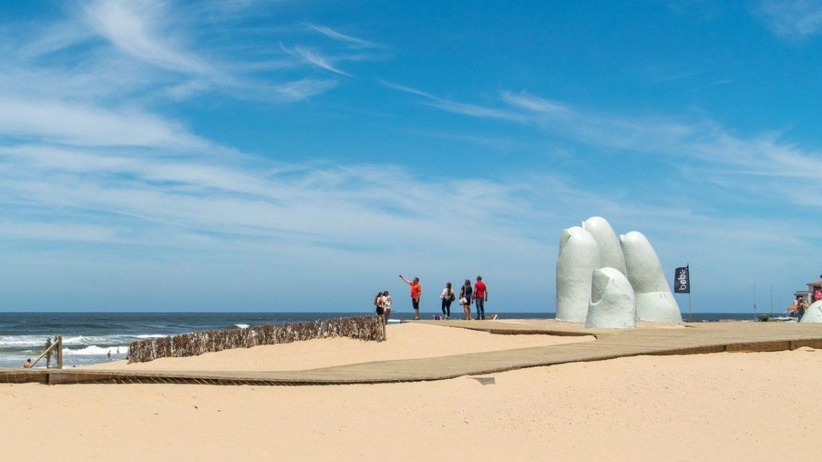 Verano 2025: los argentinos tienen en Uruguay: algunos beneficios, como la devolución del 100% del IVA.