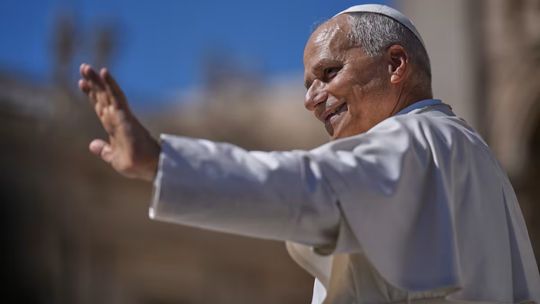 El Papa León XIV visitará Argentina del 8 al 11 de noviembre de 2026, con una agenda que incluirá Buenos Aires, Córdoba y Luján. El turismo religioso anticipa un fuerte movimiento económico.