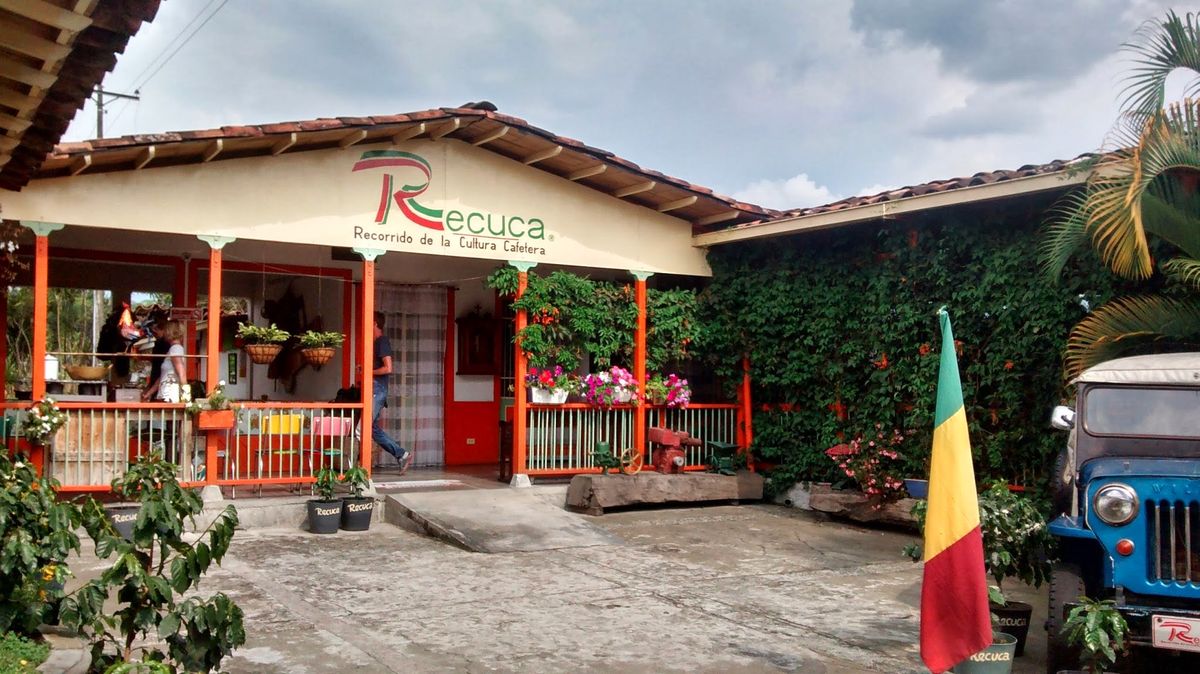 RECUCA permite experimentar la vida de un caficultor en pleno corazón del Quindío, con humor, sabor y auténtica cultura campesina.