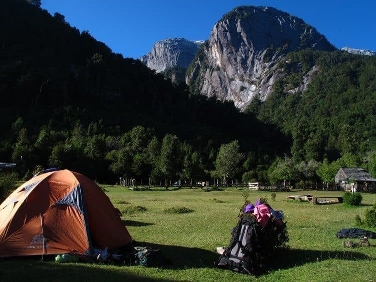 Cochamó sorprende con valles prístinos, paredes de granito y rutas de trekking lejos del turismo masivo.