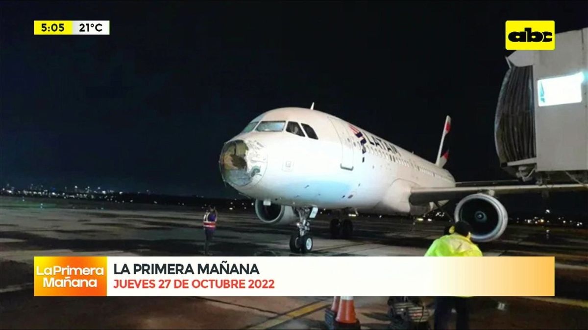 El vuelo de Latam Airlines aterrizó durante la noche en Asunción. 