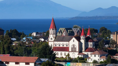 Parte importante del turismo de Puerto Varas considera rutas que conectan con la zona de Bariloche en Argentina.