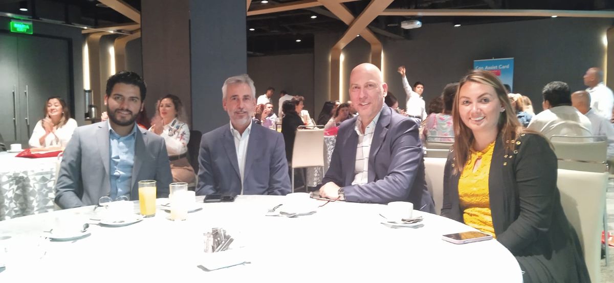 Imagen tomada durante el desayuno - seminario de Sierra Madre.