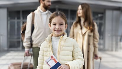 Asistencia al viajero se convierte en un factor clave al viajar con niños, ofreciendo respaldo médico y logístico que transforma la experiencia familiar.