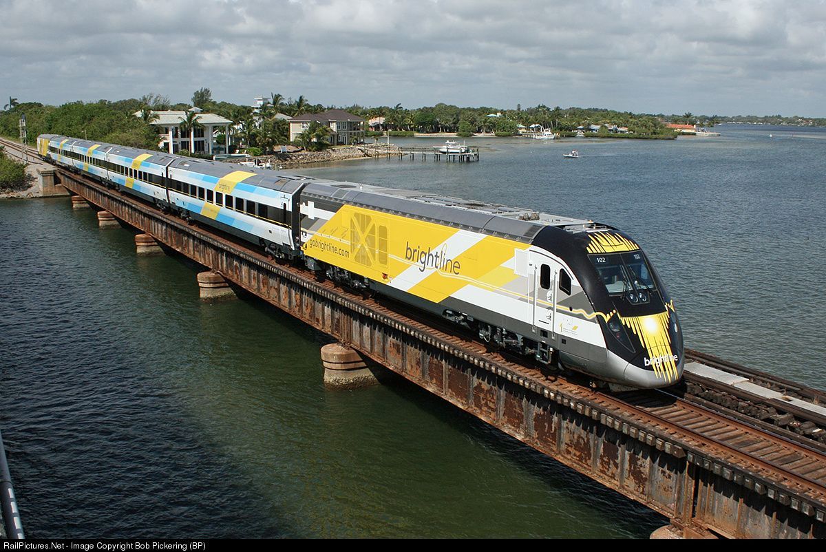 Brightline y Discover the World anuncian una alianza estratégica para fortalecer la conectividad en Florida.