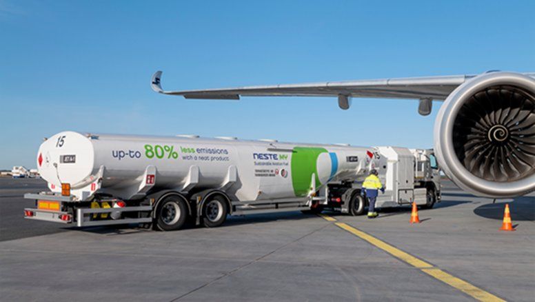 Airbus y Neste colaborarán en la producción de combustible sustentable de aviación (SAF).