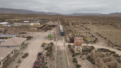 Tren de pasajeros retorna a Visviri tras 28 años, abriendo una nueva experiencia turística en el altiplano chileno.