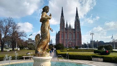 La Plaza Moreno es el punto central de La Plata.