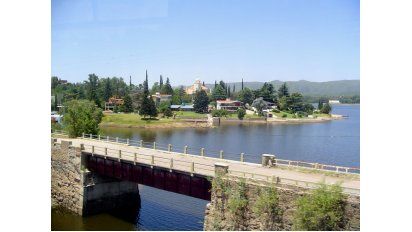 El dique San Roque es el mayor espejo de agua en Villa Carlos Paz. El dique San Roque es el mayor espejo de agua en Villa Carlos Paz.