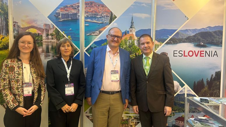 Tija Kuhar, de la embajada de Eslovenia; Claudia Zelesnak, Juan Marcel Kocar, de Ars Longa Travel; y el embajador Alain Bergant.