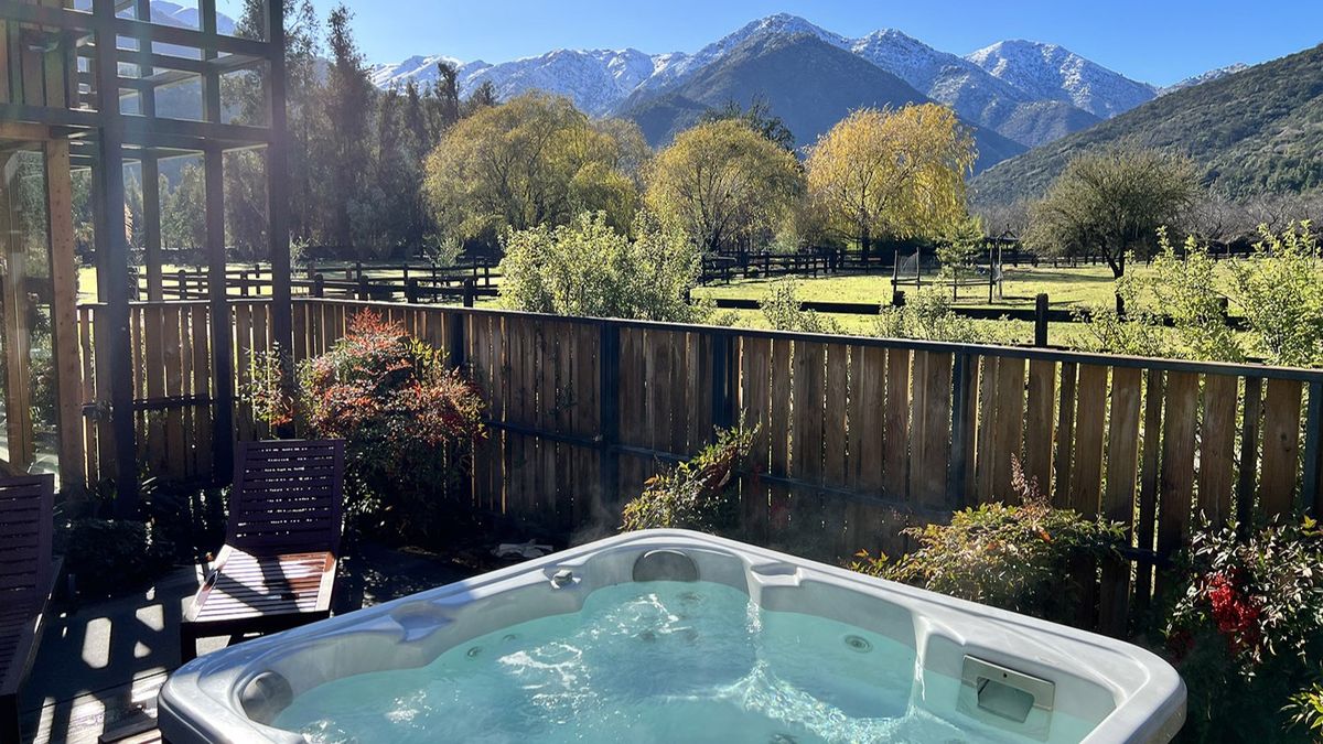 La Leonera combina spa, hidromasaje, parques y aire precordillerano en una escapada corta pensada para descansar en Semana Santa.