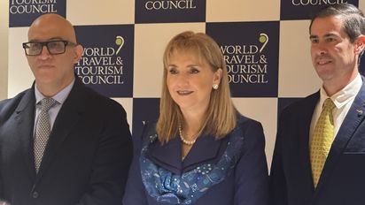 Parte del equipo de comunicacion y ejecutivo de WTTC, con Gloria Guevara Manzo, CEO interina de la organización, en el centro de la fotografía.