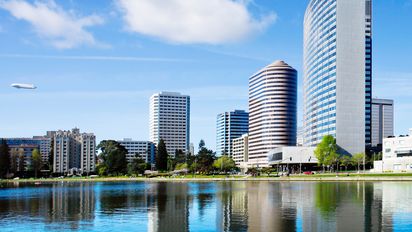 Oakland, una ciudad en California destacada por su gastronomía y su cultura.