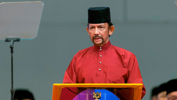 El sultán de Brunéi, Haji Hassanal Bolkiah, reservó con Travel Security habitaciones y servicios en el Ritz-Carlton y el Hyatt Centric para su visita que luego fue suspendida por el estallido social.