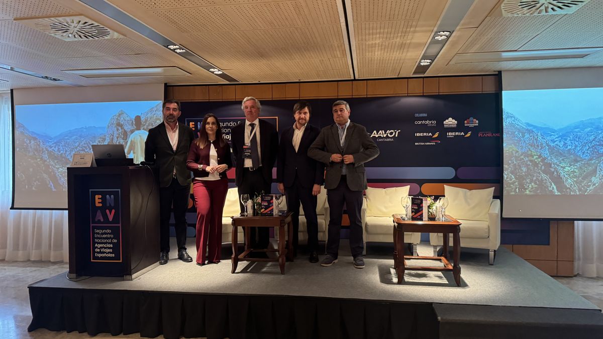 Representantes de CEAV, de la patronal de agencias c&aacute;ntabras y de turismo de Cantabria, durante el II Encuentro nacional de agencias.