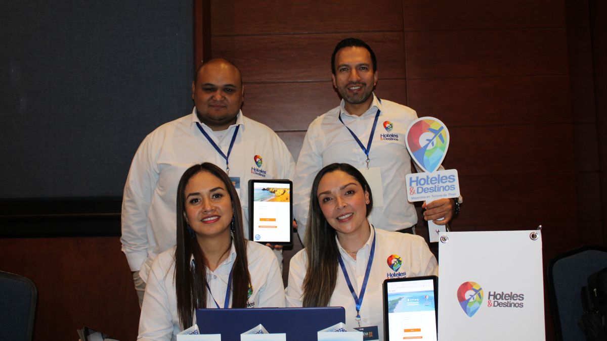 Equipo de Hoteles y Destinos durante los Ladevi Workshop Bogotá.