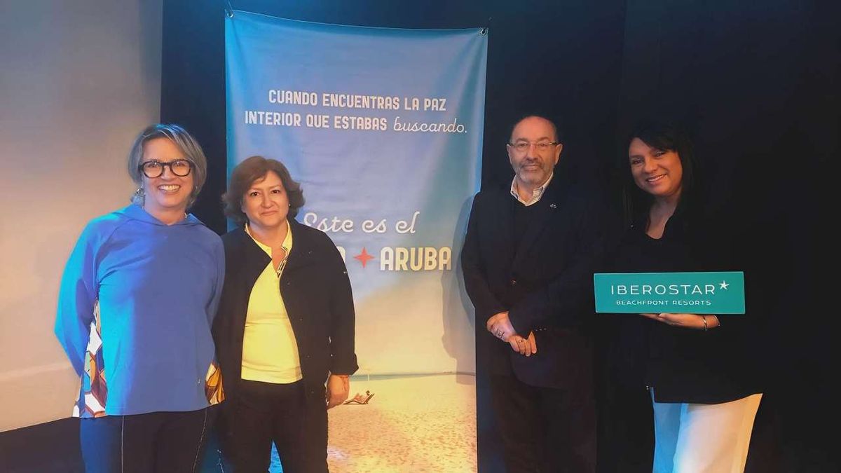 Claudia Delgado, representante comercial de Autoridad de Turismo de Aruba; Martha Noreña, de De Palm Tours; Jorge Castillo, de Courtyard by Marriott Aruba Resort, y Marlene Ianaconne, ejecutiva de Iberostar. 