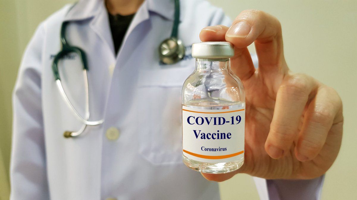 Los gobiernos de Quito y Guayaquil piden la importación de vacunas para Covid.