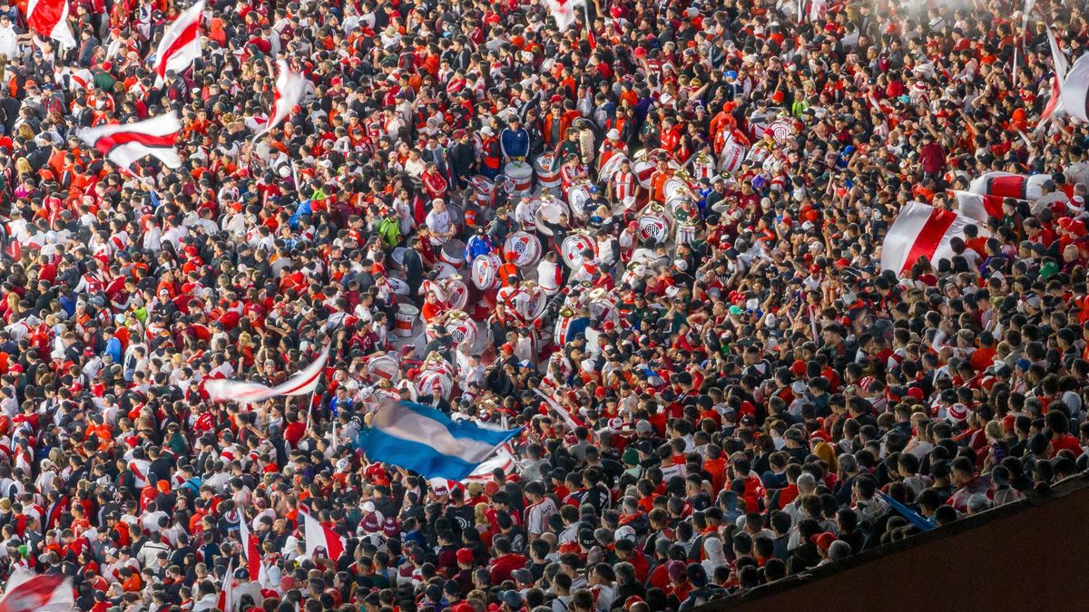 Los hinchas de River y Boca dirán presente en Estados Unidos para alentar a sus equipos.