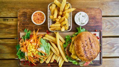 Gastronomía: IA traerá nuevas funcionalidades, como la creación de algoritmos derecomendación, el diseño de menús y dietas, la automatización en la gestión yel análisis de datos.