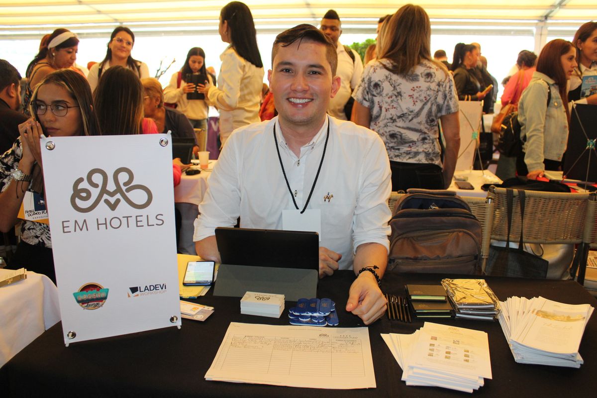 Luis Cabargas Villegas, ejecutivo de Ventas y Reservas de EM Hotels.