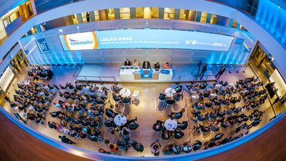 Imagen de la subasta pública de aeropuertos en la que triunfó AENA.