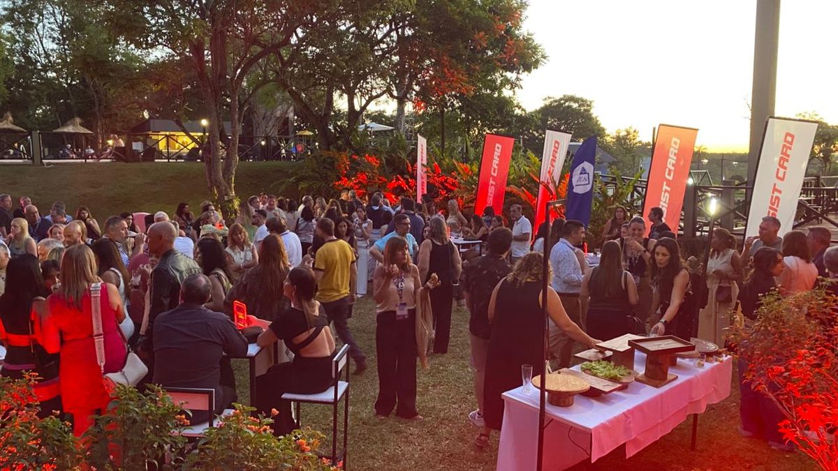 Panorámica del cóctel del primer día de convención de Grupo GEA en Puerto Iguazú.