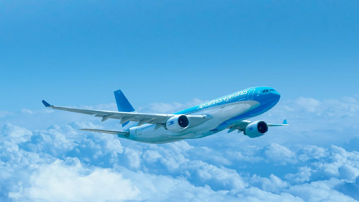 Aerolíneas Argentinas continuará volando a Aruba hasta abril.