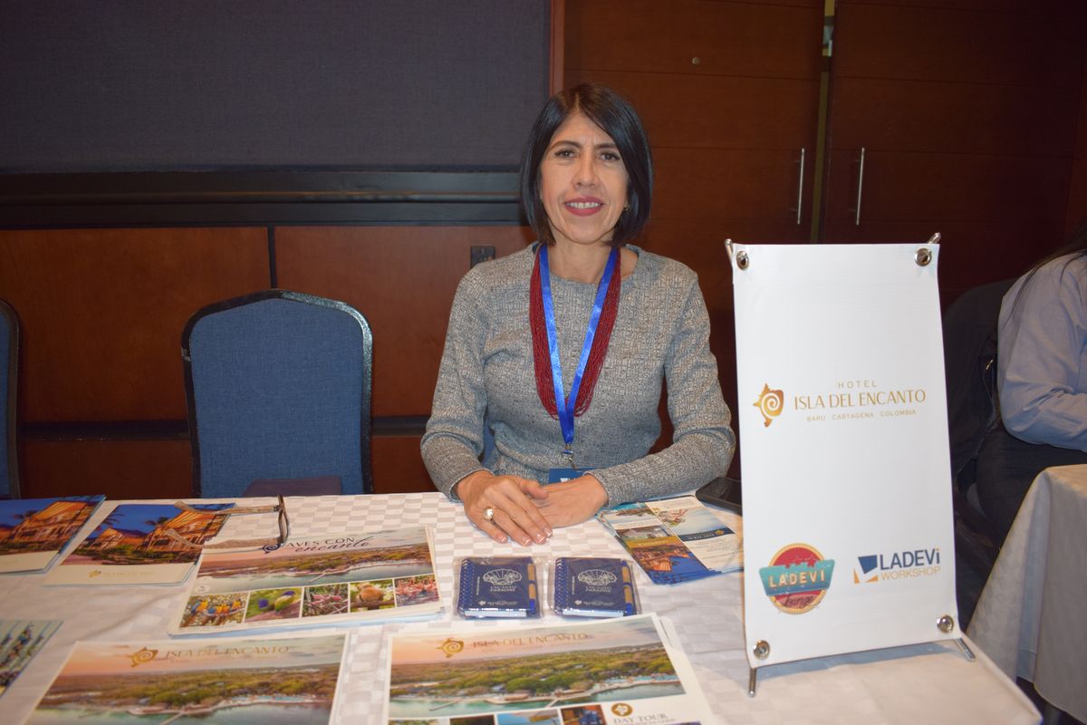Conny Plazas, representante comercial del Hotel Isla del Encanto para Bogotá, Medellín y el Eje Cafetero.