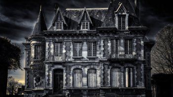 Un viaje por los destinos malditos, casas embrujadas o pueblos abandonados.&nbsp;