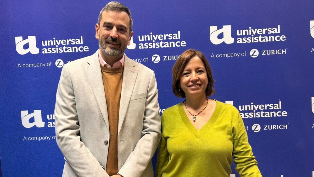 Fernando García Ruiz, CEO Latam de Universal Assistance; y Silvina García Fillol, directora comercial Latam de Universal Assistance; en Fitur 2026.