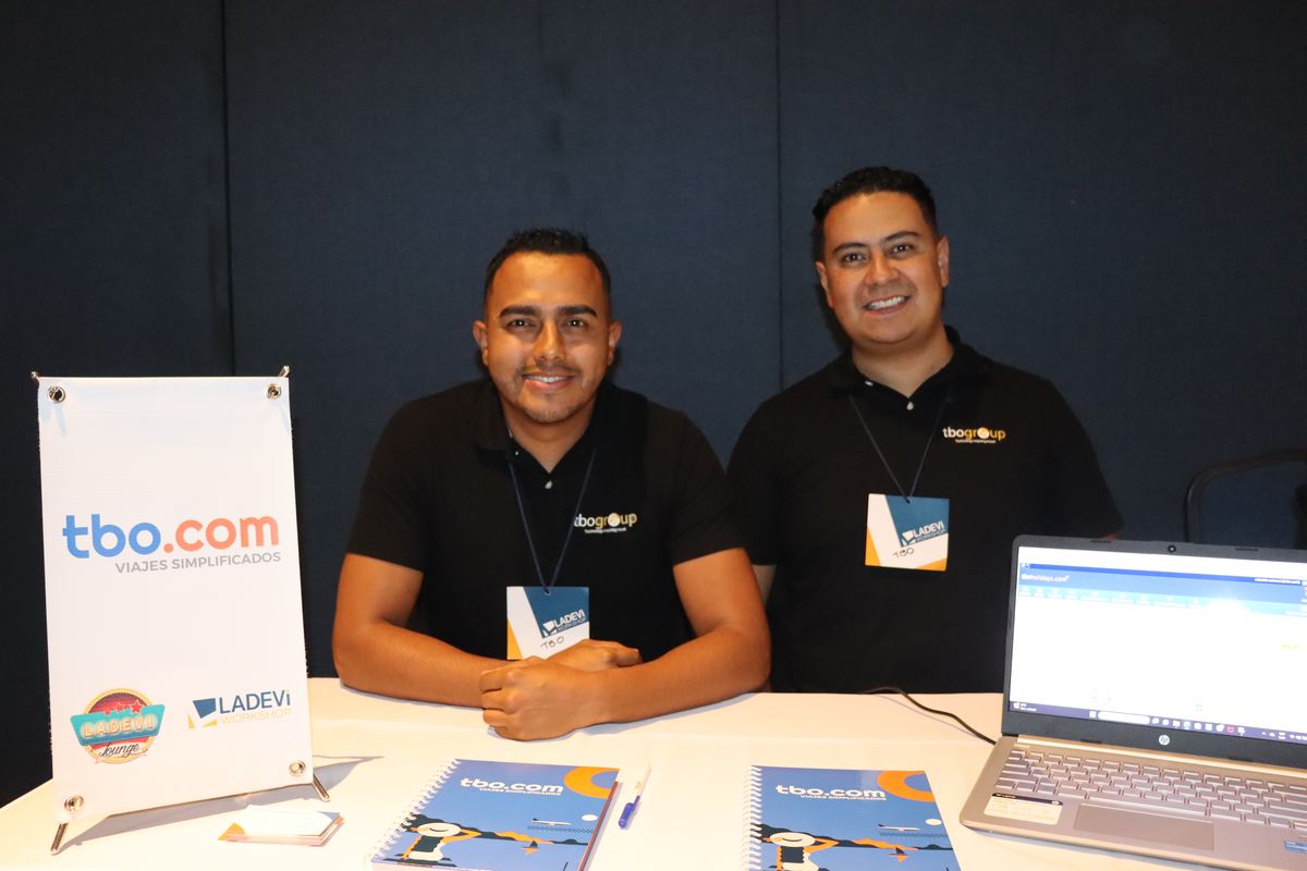 Equipo TBO Holidays en el Workshop de Ladevi en Bogotá.