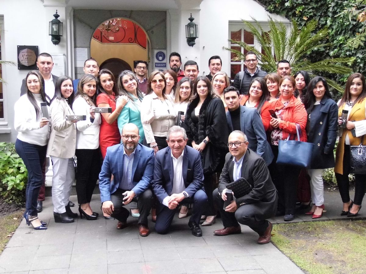 Manlio Carpizo (Celebrity Cruises), junto a directivos de Viajes Amazonas, incluido Germánico Maya e; importantes agencias de viajes y mayoristas asistentes al seminario en Quito. - Ladevi Medios y Soluciones Manlio Carpizo (Celebrity Cruises), junto a directivos de Viajes Amazonas, incluido Germánico Maya e; importantes agencias de viajes y mayoristas asistentes al seminario en Quito.