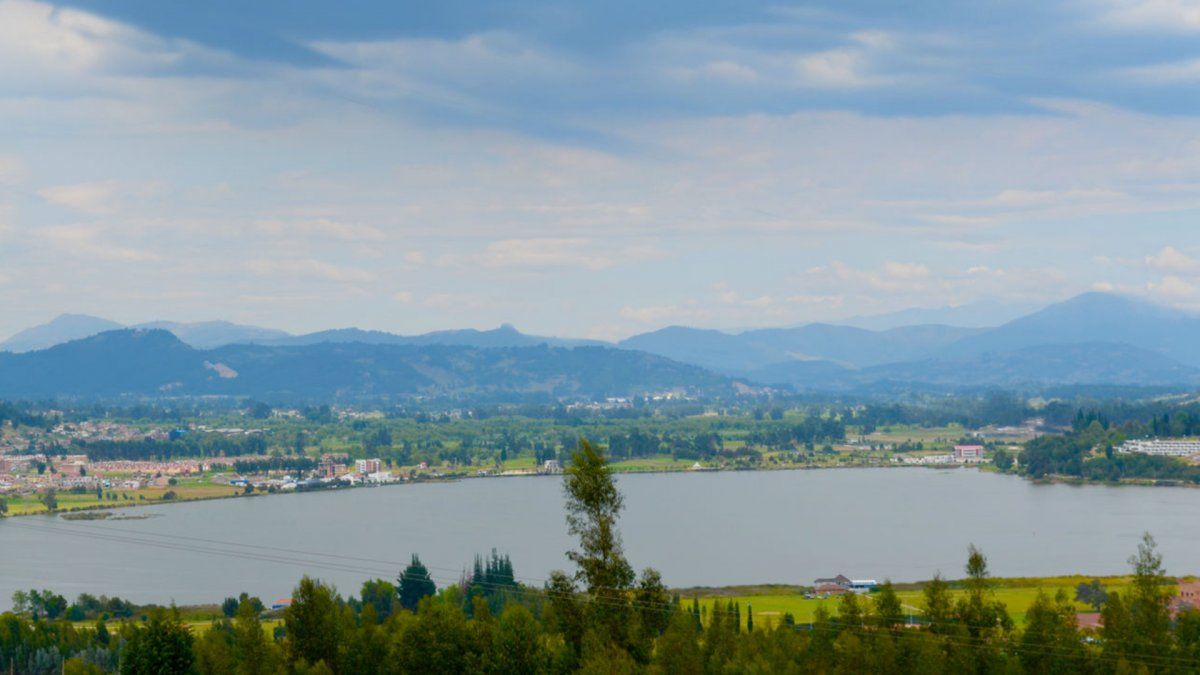 En el Lago Sochagota puedes hacer actividades como canotaje y jetsky.