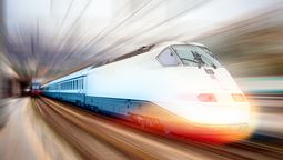 Los trenes de alta velocidad son, en muchos casos, más eficientes y rápidos para llegar a destino que el avión. 