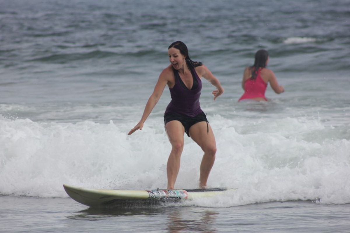 En tu visita a Huatulco toma una clase de surf.